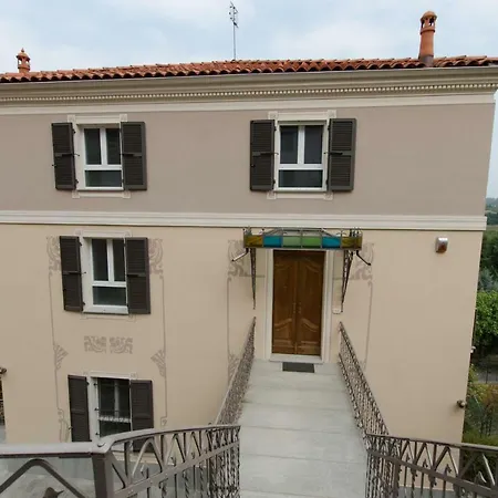 Langhe - アパート